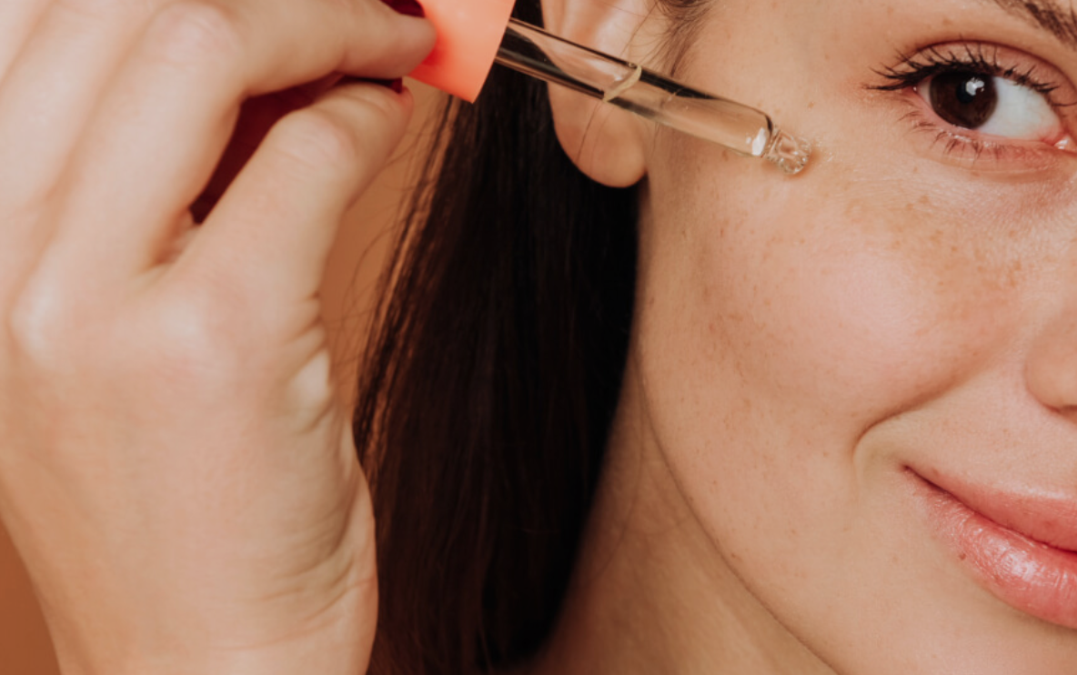 What Is Salicylic Acid? Proven Benefits, Uses & Why It’s a Skincare Game-Changer
